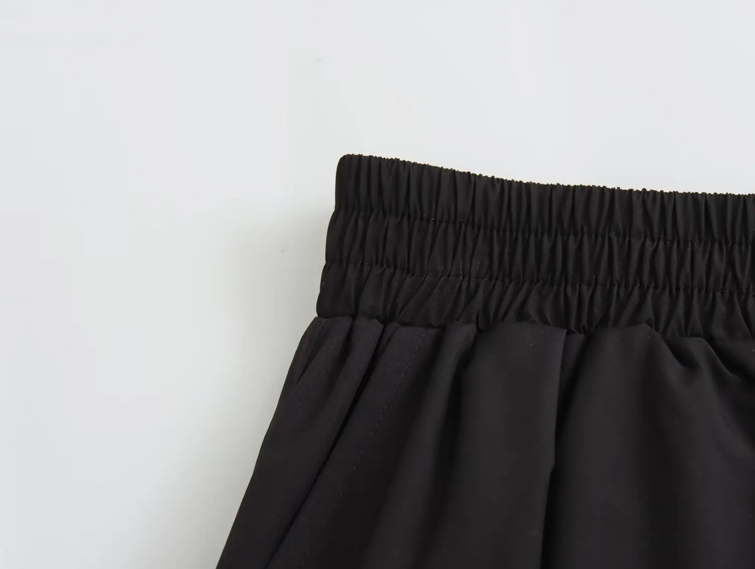 Pakaian wanita baru musim semi rok longgar pinggang tinggi hitam ramping gaya kasual retro untuk memakai warna Anda