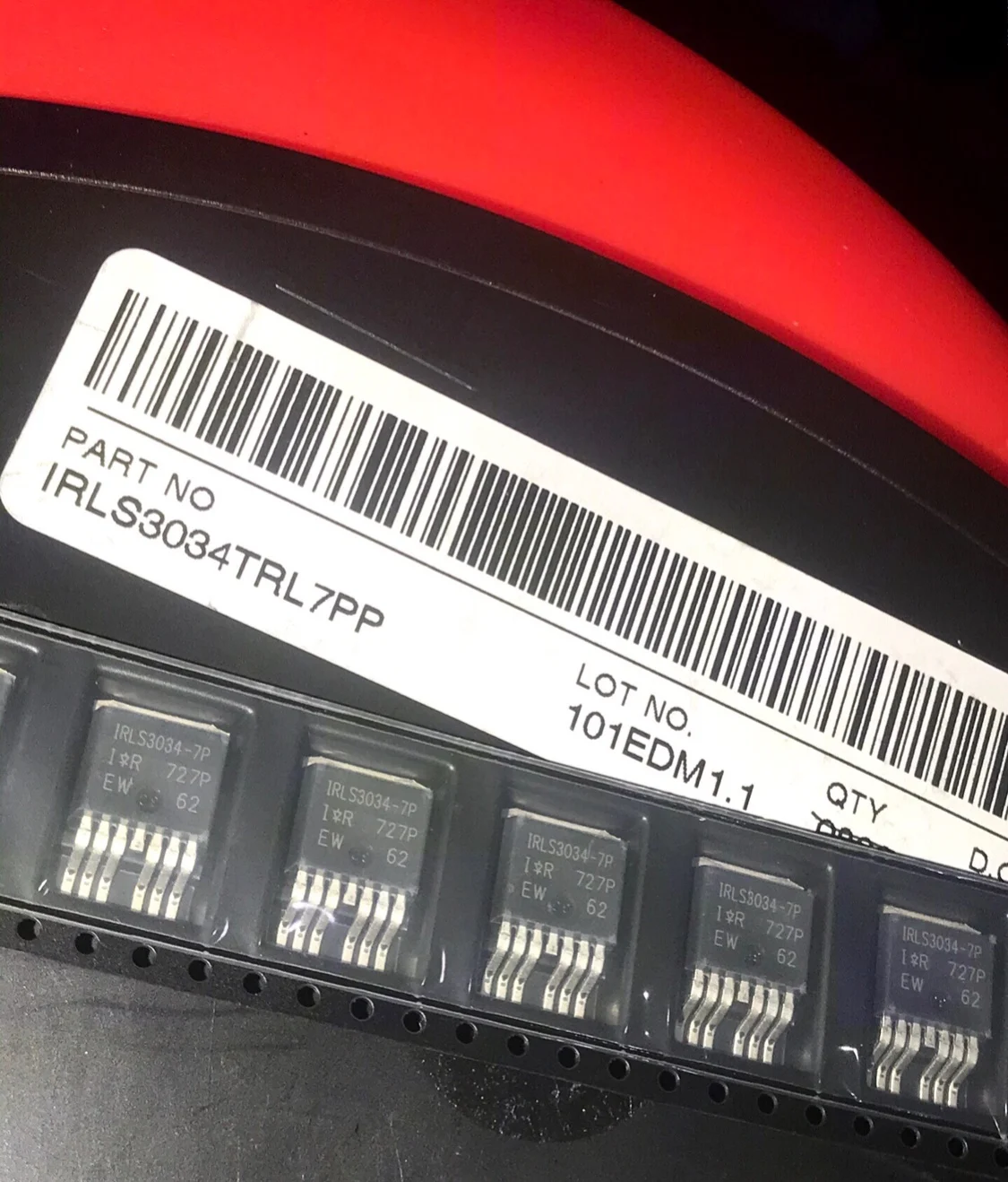 10 قطعة/الوحدة IRLS3034-7P IRLS3036-7P IRL40SC228 IRL40SC209 TO-263-7 في الأوراق المالية