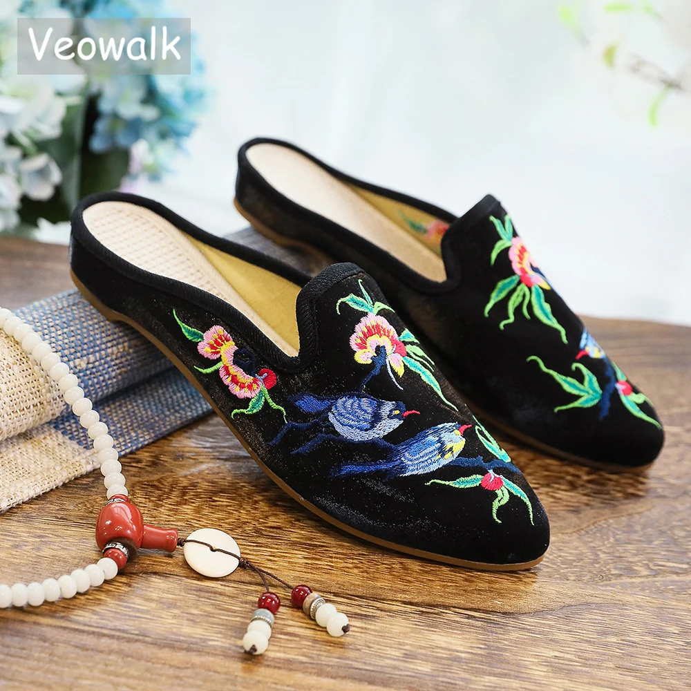 Veowalk Flock Cotton Fabric Women Embroidered Pointed Toe Flat Mules Slippers Retro Ladies Comfortable Embroidery Slides Shoes