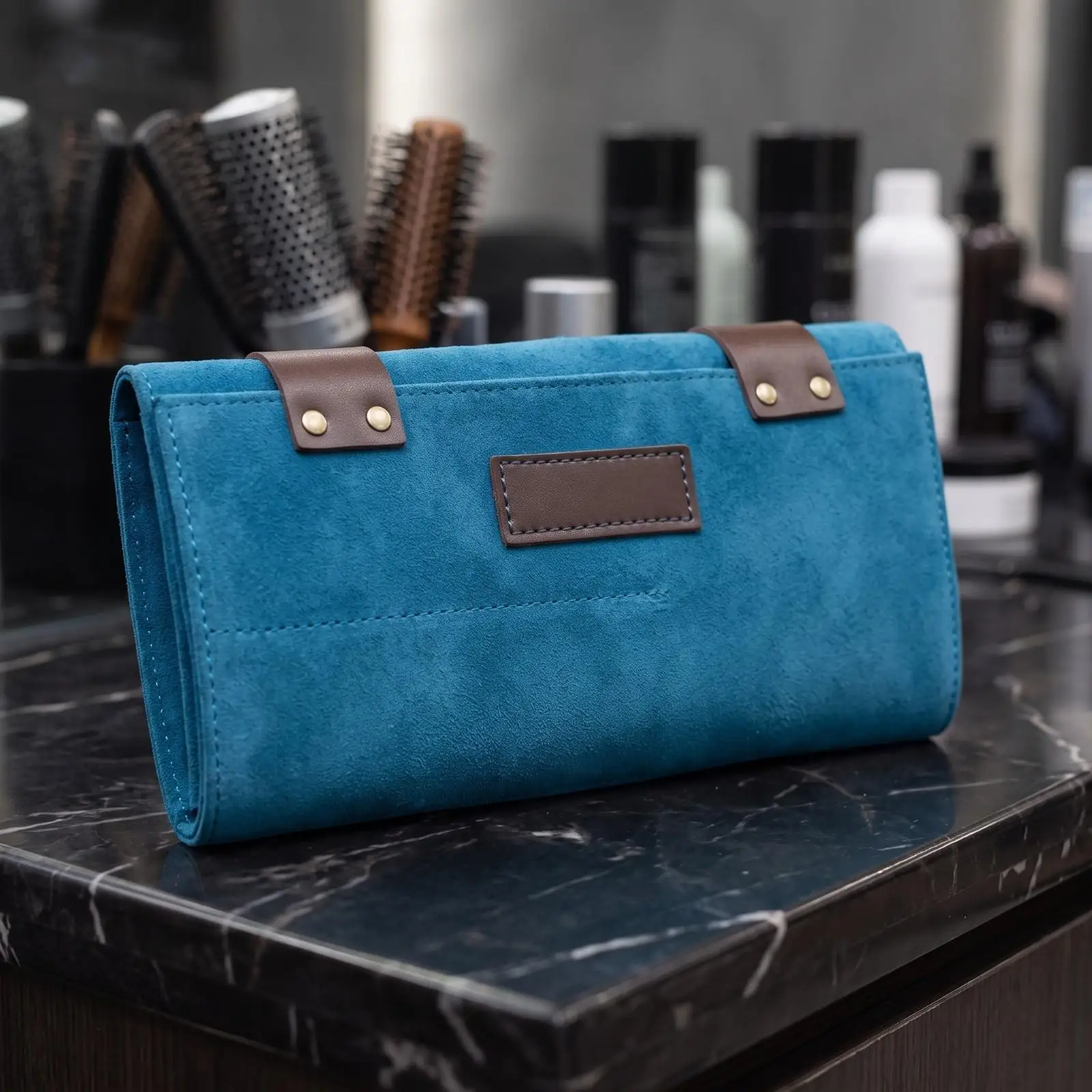 premium-frosted-cowhide-industrial-pouch-for-barber-tools-storage-with-structured-layout-for-scissors-and-clips-organization