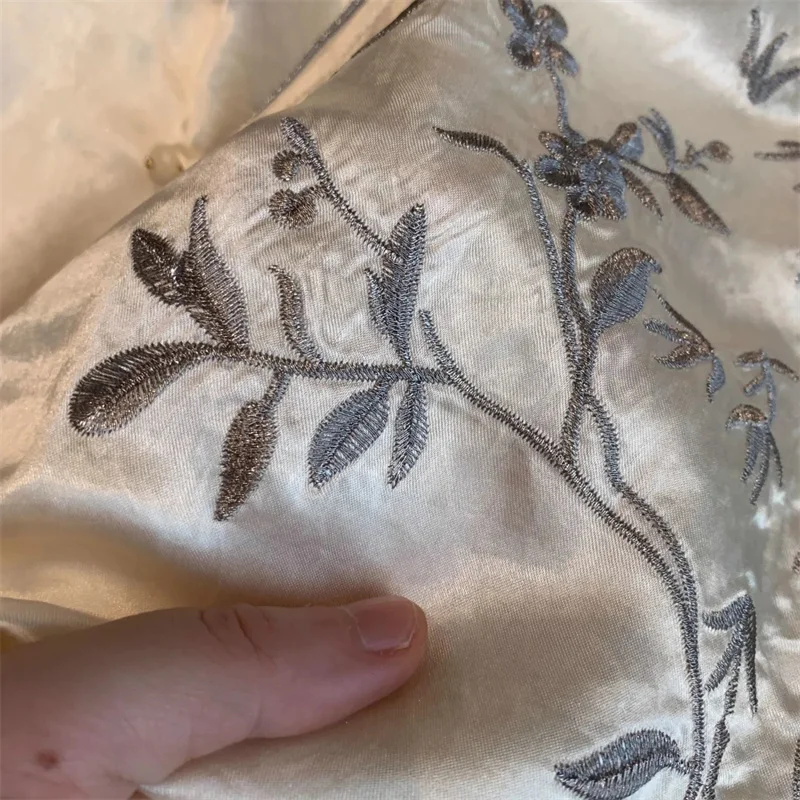 Gilet da donna Giacche da donna Moda Ricamo in seta di fascia alta nuovo gilet cinese Cappotto femminile senza maniche con volant in stile cinese