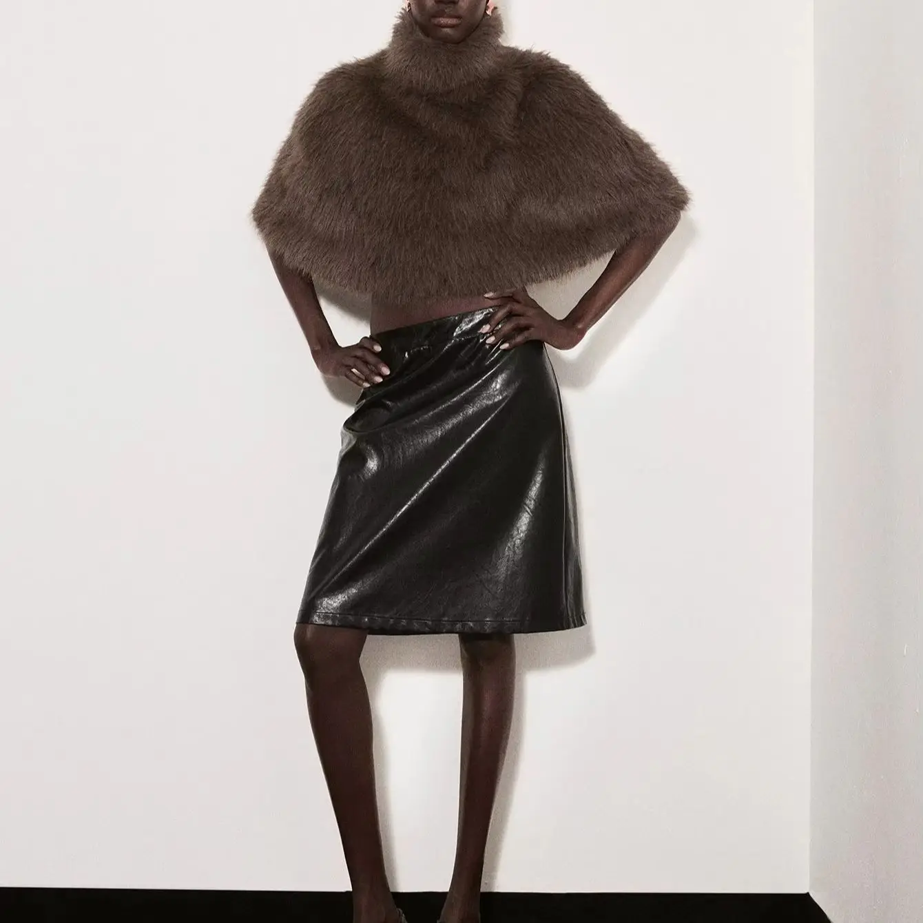 LIMO High Neck Women Faux Fur Cape Shawl Short Fluffy Furry Cropped Outerwear
