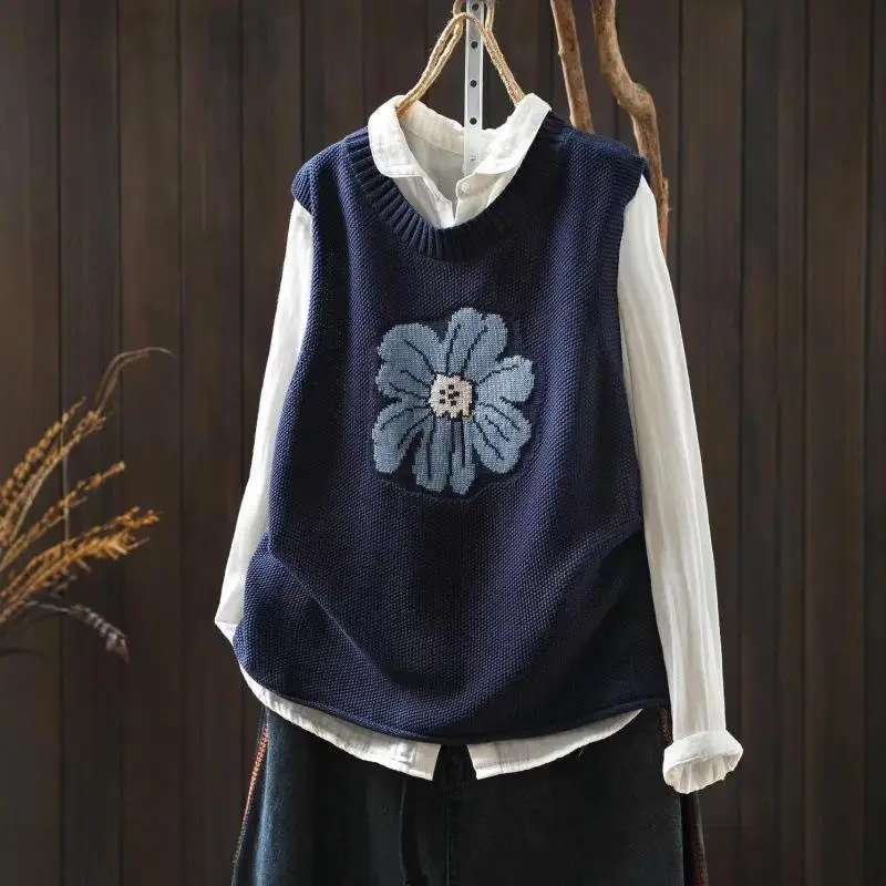 Vest 2025 is popular women's autumn new small cotton flower knitted age-reducing temperament sleeveless waistcoat vest