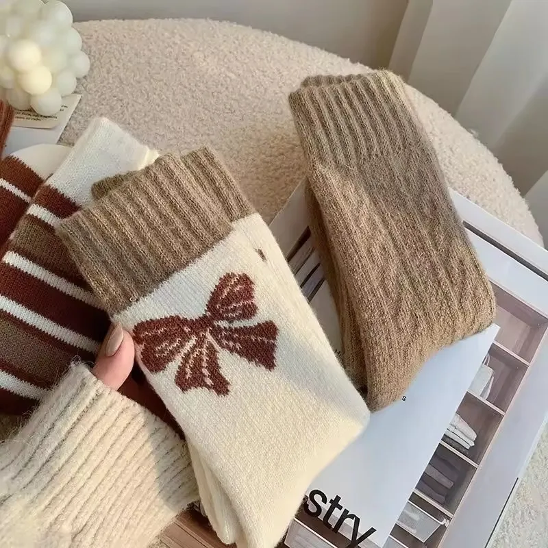 4 Paar Kaschmirsocken für Damen, Herbst und Winter, plus samtverdickte Mittelrohrsocken, warme lange Socken – Detail 3