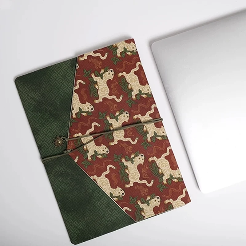 The original Chinese-style design of the inner case cover for the landscape laptop is made by hand.