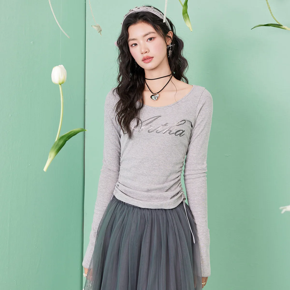 Spring and Summer Women's Sweet and Spicy Sequin Embroidery Base T-Shirt with Round Neck for Slimming and Long Sleeves Top