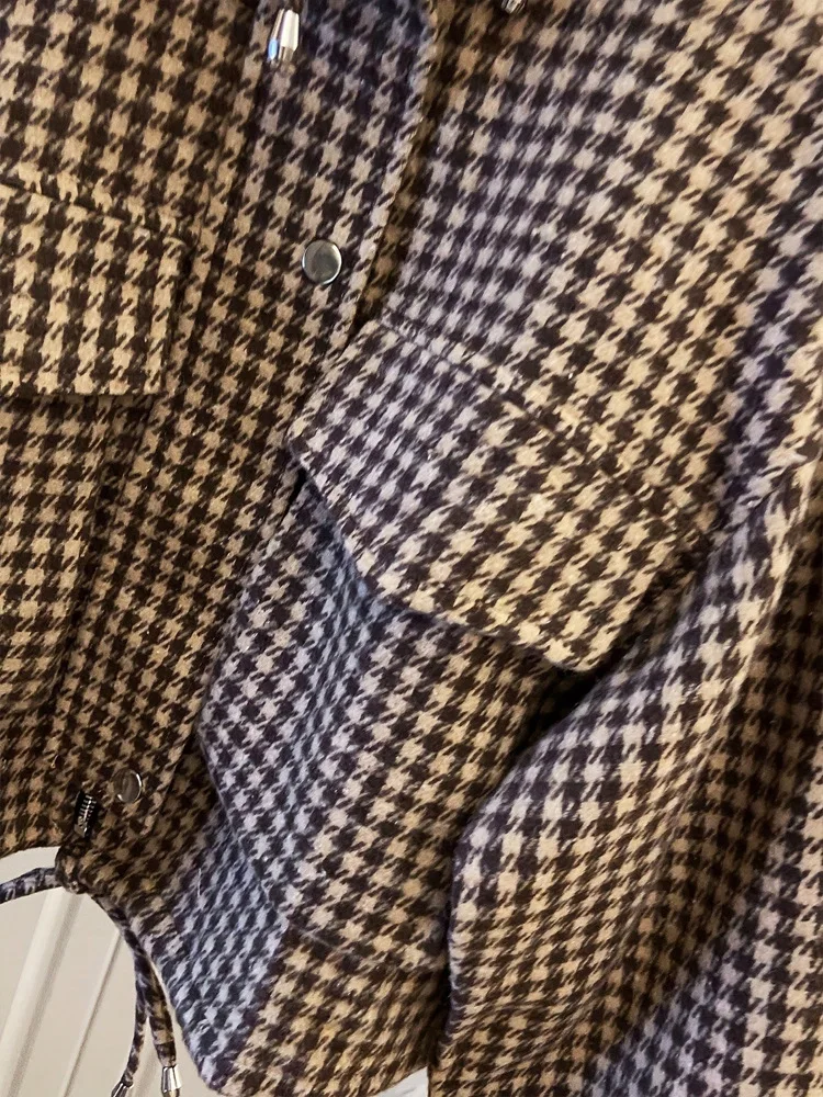 Karierte Jacke mit Kordelzug am Bund und Reißverschluss für Damen, lässiger, lockerer Mantel mit Kapuze und langen Ärmeln, Herbst 2026, Pendler- und Streetwear, rote Jacken und Mäntel – Detail 3
