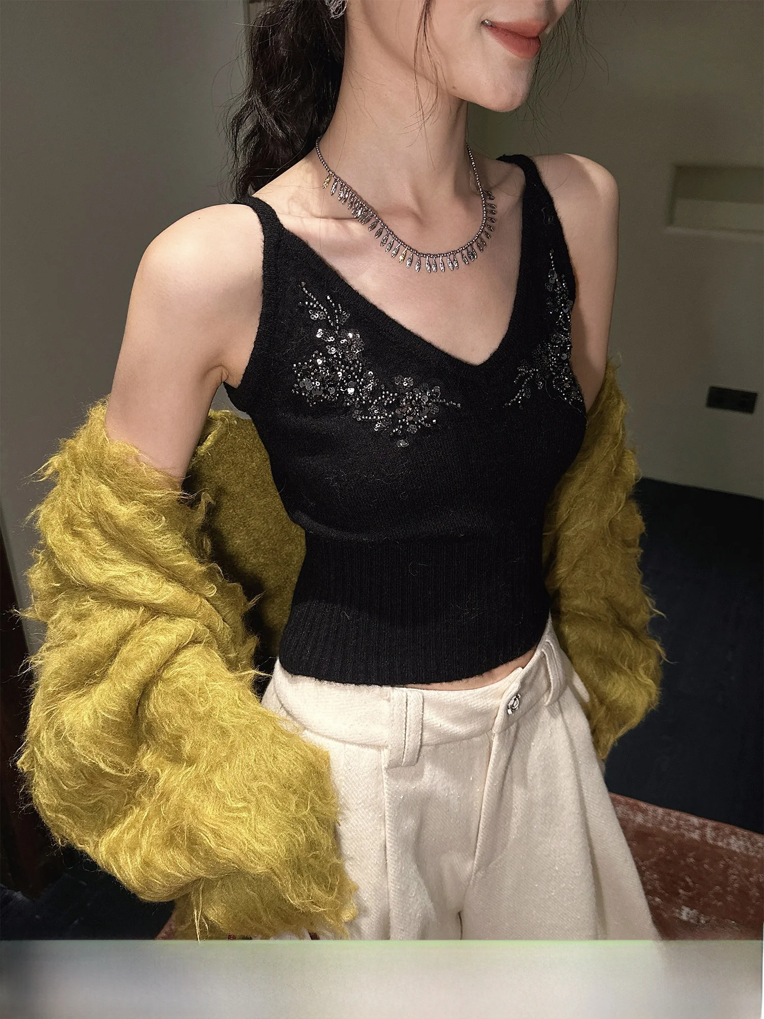 

New Chinese Style Knitted Vest Women's Inner Wear Base Layer Black Flower Bead Embroidery Tank Top Slim Fit Commute Style