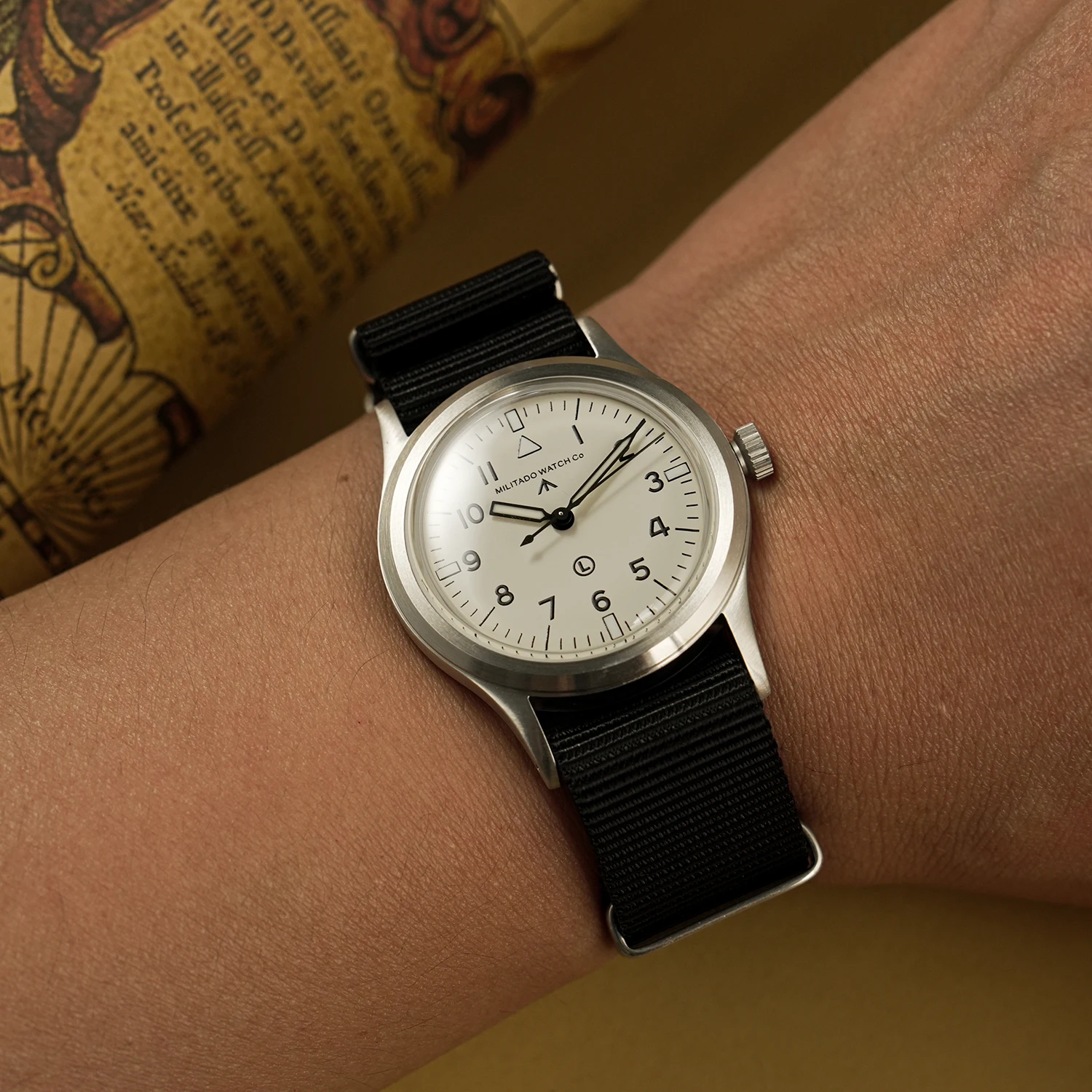 Militado Ml14 الأبيض الهاتفي ساعات كوارتز رجل VH31 حركة الاجتياح طبعة محدودة K1 100 متر مقاوم للماء مضيئة 36 مللي متر ساعة عتيقة