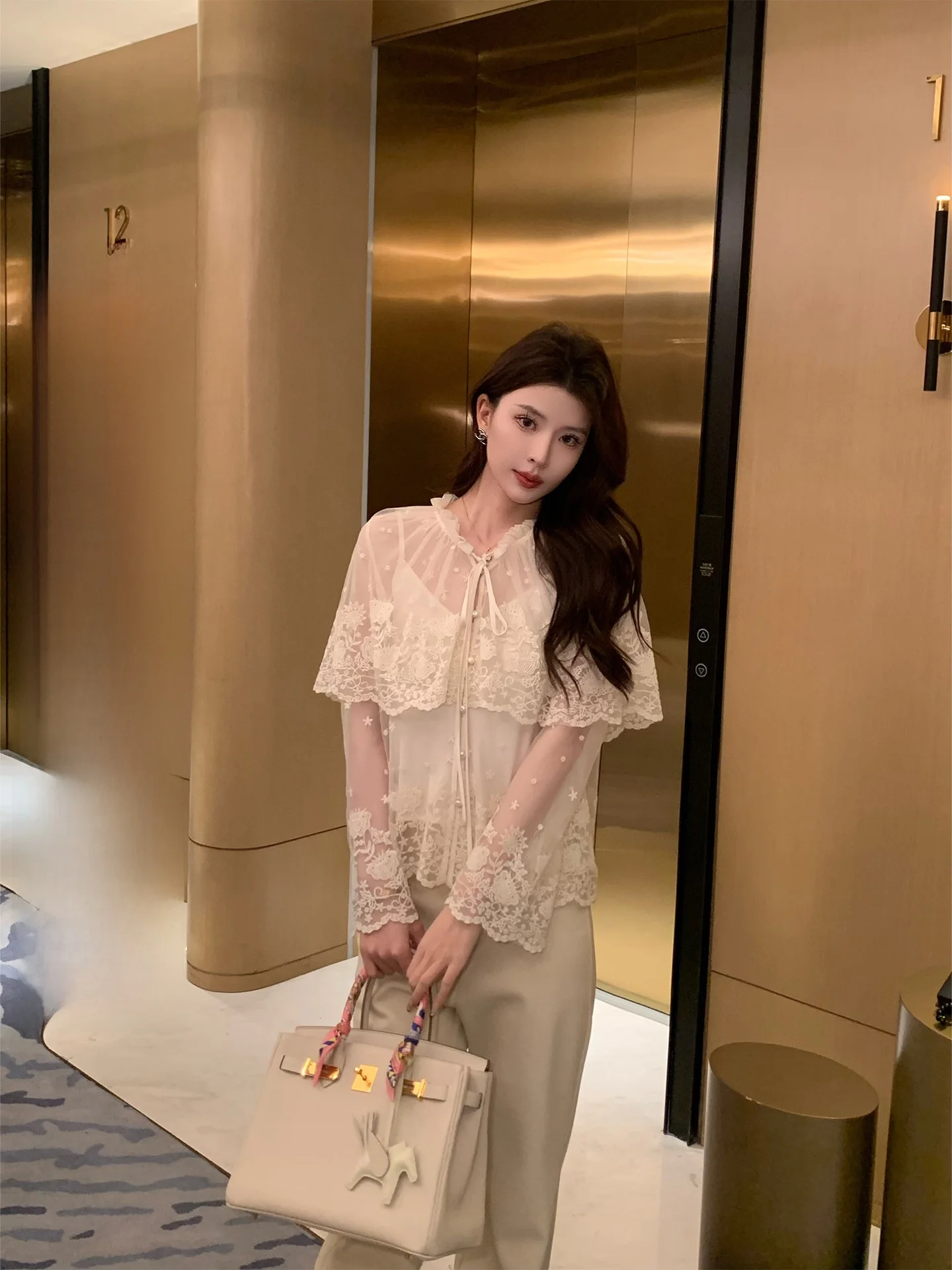 

Kun Dreng Embroidered Lace Long Sve Women's irt in Apricot Color Straight Cut Casual Sle Faionable Slimming Top