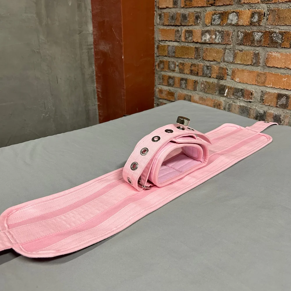 الموقف عبودية طوق الرقبة الوردي BDSM قيود السرير عبودية الرقبة مع قفل مغناطيسي