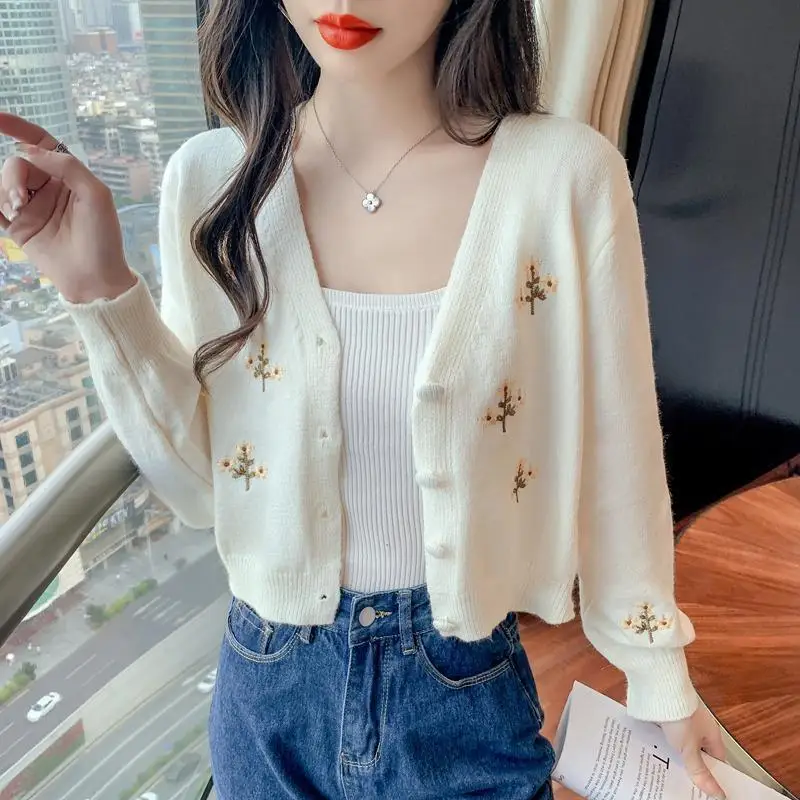 French 2024 Women's Spring Autumn New Spliced V-neck Button Embroidered Fashion Solid Minimalist Casual Long Sleeve Knitted Top