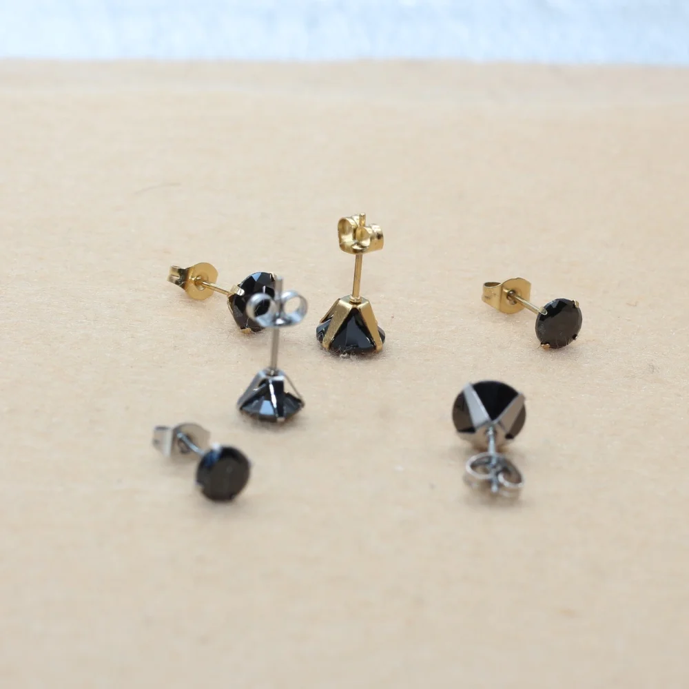 Edelstahl-Ohrstecker für Damen und Herren, AAA Schwarze Runde Zirkonia, 6 7 8mm, IP-Beschichtung, Langanhaltende Farbe – Detail 4