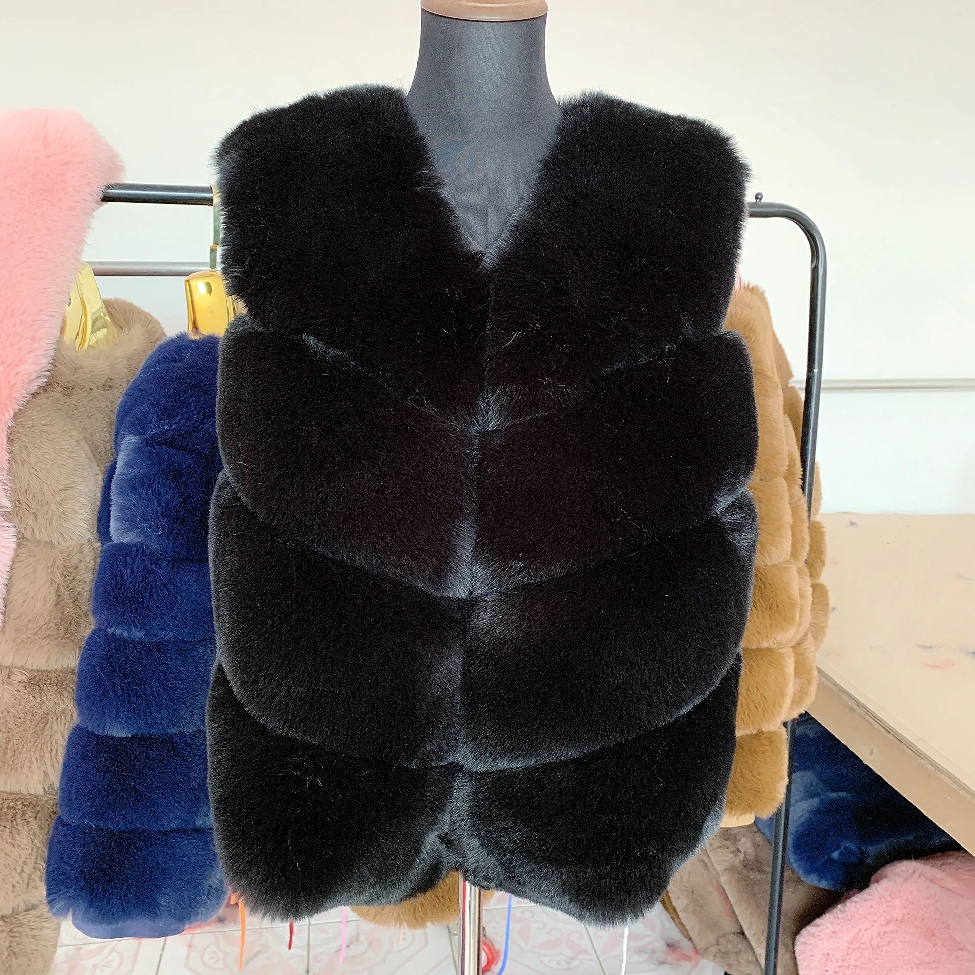 Winter women\'s cold blouse with fur faux fur coat Vest fluffy jacket thick Synthetic fur coat for women fur vest