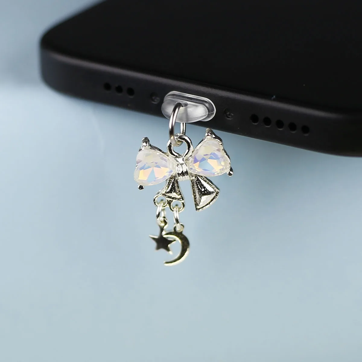 Wunderschöner herzförmiger Liebesschleifen-Mond-Stern-Staubschutz-Anhänger für Mobiltelefone, hängende Dekoration, Zubehör für iPhone Type-C-Anschluss – Detail 4