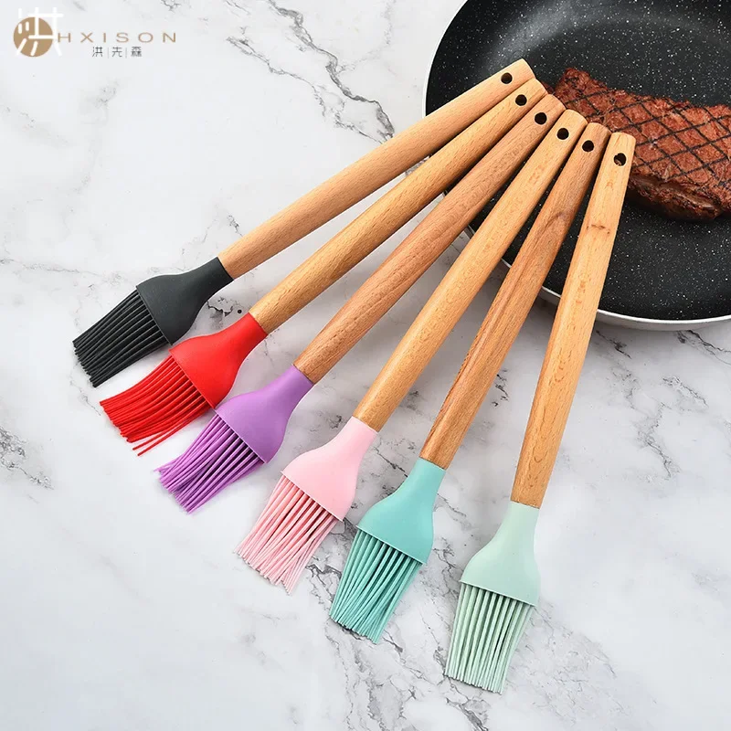 Wooden handle silicone brush Large barbecue brush, silicone oil brush, baking cake cream barbecue brush, spot