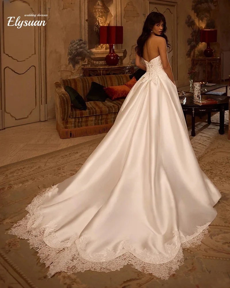 Maßgeschneidertes neues exquisites A-Linie-Hochzeitskleid mit Perlenapplikationen, romantisches, schulterfreies Prinzessin-Brautkleid aus Satin mit U-Ausschnitt