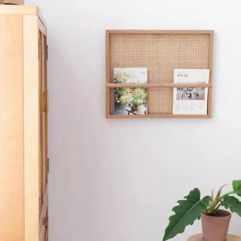 رف كتب مجلة معلق على الحائط من الخشب الصلب من الروطان على الطراز الياباني لغرفة النوم وغرفة المعيشة جدار بسيط لتخزين الكتب رف كتب الصور