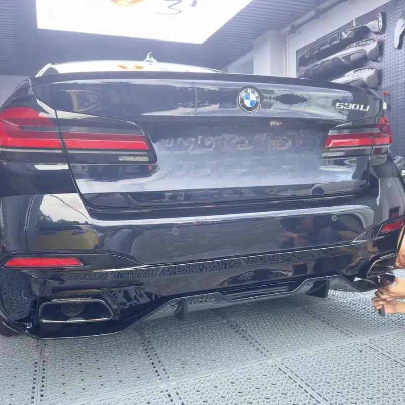 

Suitable for BMW 5 Series G30 525li 530LI modified Black Knight M5MP rear lip, tail throat CS with light rear corner 18-24