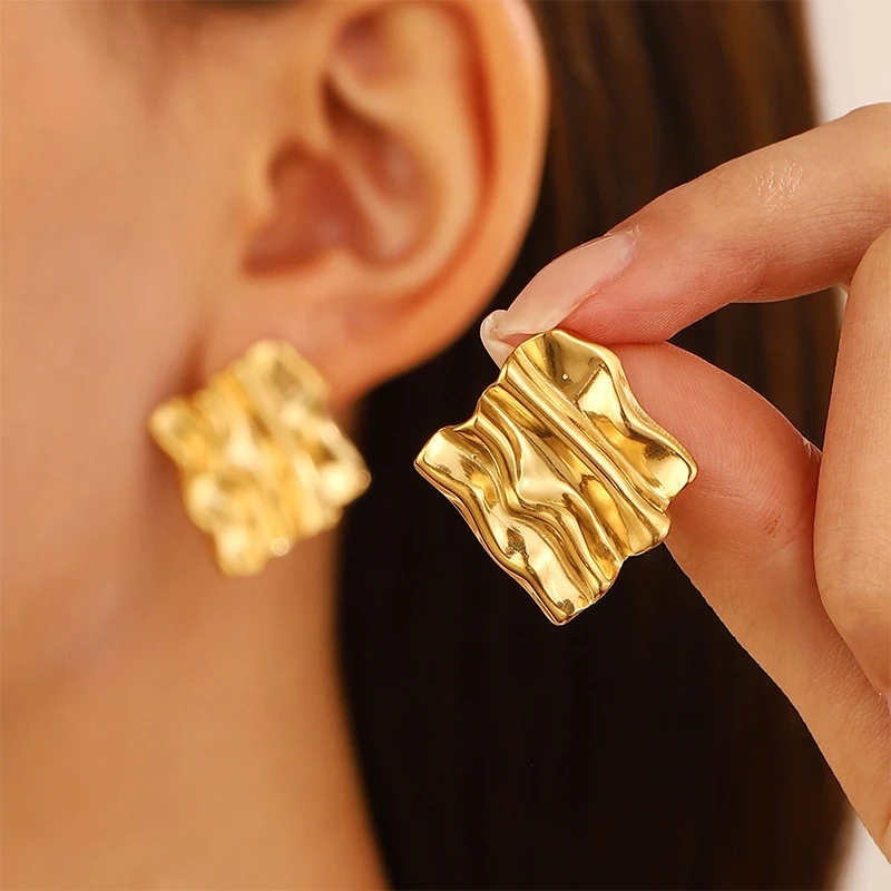 PAPERPLUS Pendientes cuadrados plisados de acero inoxidable para mujer, joyería de moda dorada, lujo ligero para niñas