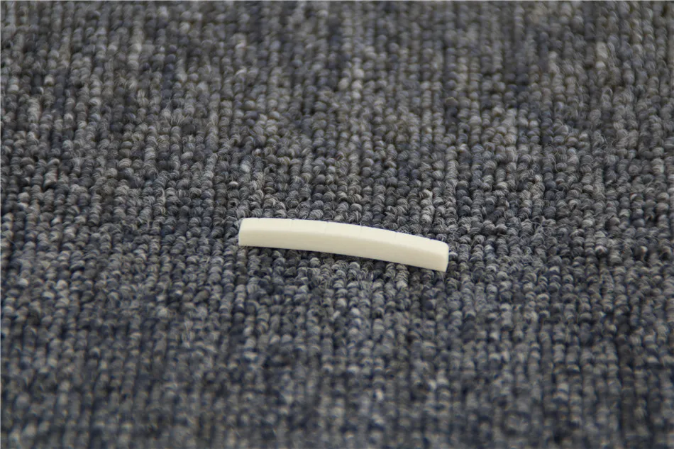 Echter geschlitzter Knochensattel für E-Gitarre, oberes Saitenkissen (unterer flacher Sattel 42/43*3,4*6) HUATOOL – Detail 4