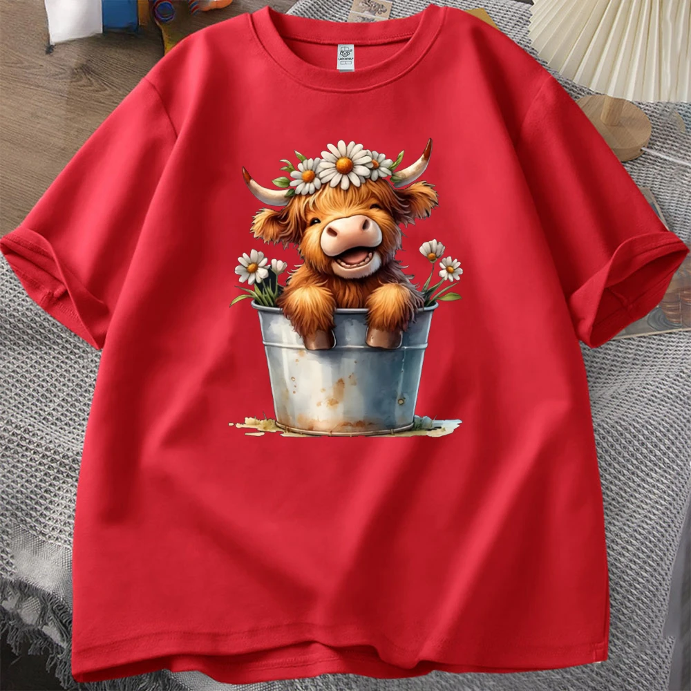 تي شيرت حريمي هايلاند بقرة مطبوع عليه زهور وياقة دائرية وأكمام قصيرة تي شيرت كاجوال رياضي يومي لفصل الربيع والصيف أزياء الشارع الأسود