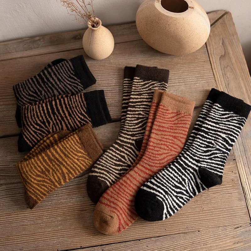 

2023 High Quality Striped Thickened Wool Socks for Women's Winter Warm Fashion Socks Warm Retro Wool Boots Sock Christmas Gift