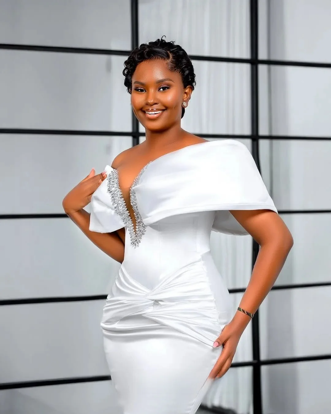 تخصيص فستان الزفاف الأفريقي زي العرائس للعروس حورية البحر قبالة الكتف اللؤلؤ الوهم مطرز الدانتيل الإطارات زين الدانتيل