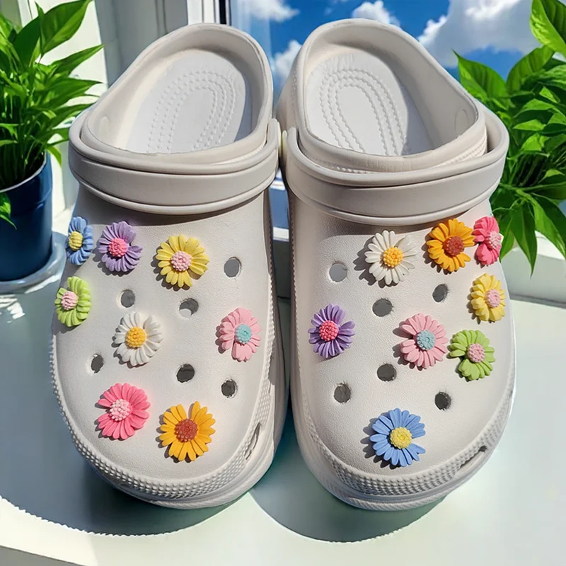 New Daisy flower Hole shoe Charms Designer DIY Shiny Bling Shoes accessories Decaration for Clogs Kids Boys Women Girls Gifts