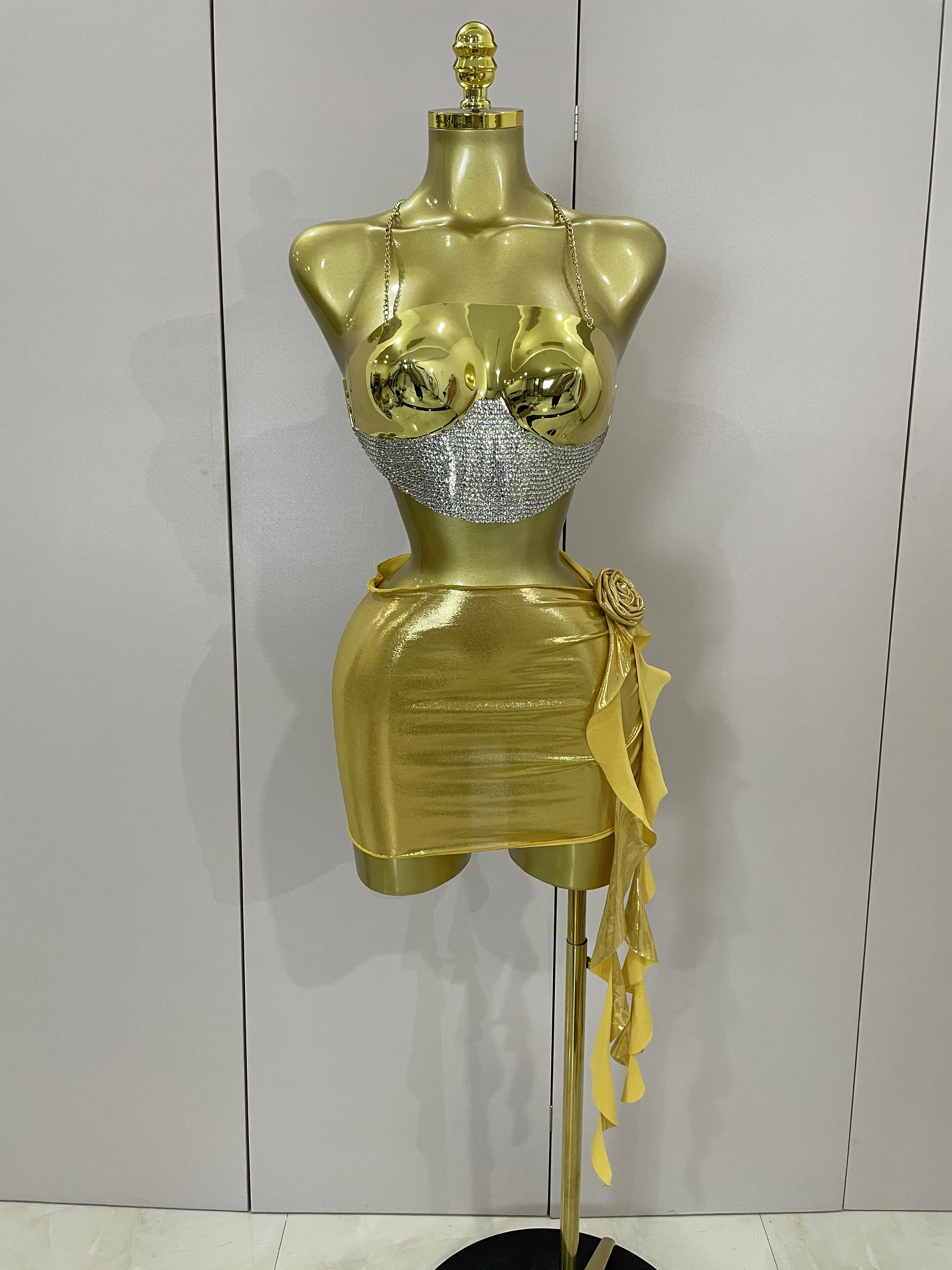 

Shiny Diamond Gold Acrylic Mirror Top Two Pieces Set Women Eveing Celebrate Party NightClub Festival Performance Sexy Stage Wear