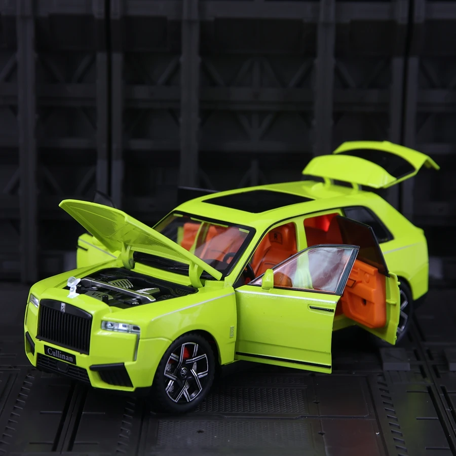 

1:24 модель автомобиля из сплава Cullinan, двери, передний капот и дверь багажника можно открыть в качестве подарка на день рождения для детей