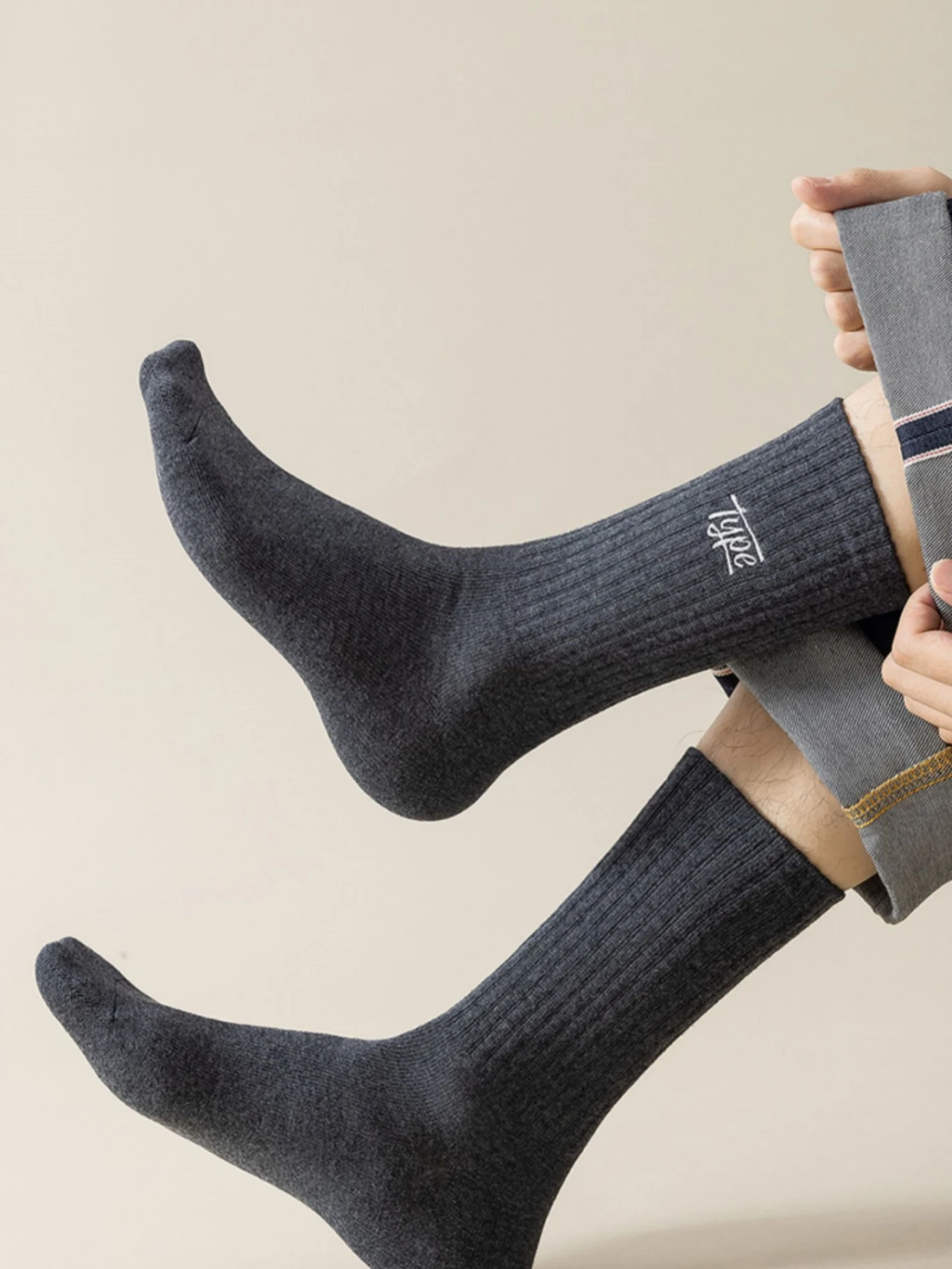 6 Paar modische Herren-Sportsocken, die bis zur Mitte der Wade reichen, mit Buchstabenmuster, hohe Socken für Frühling, Sommer und Herbst, geeignet für Sport und den täglichen Gebrauch. – Detail 7