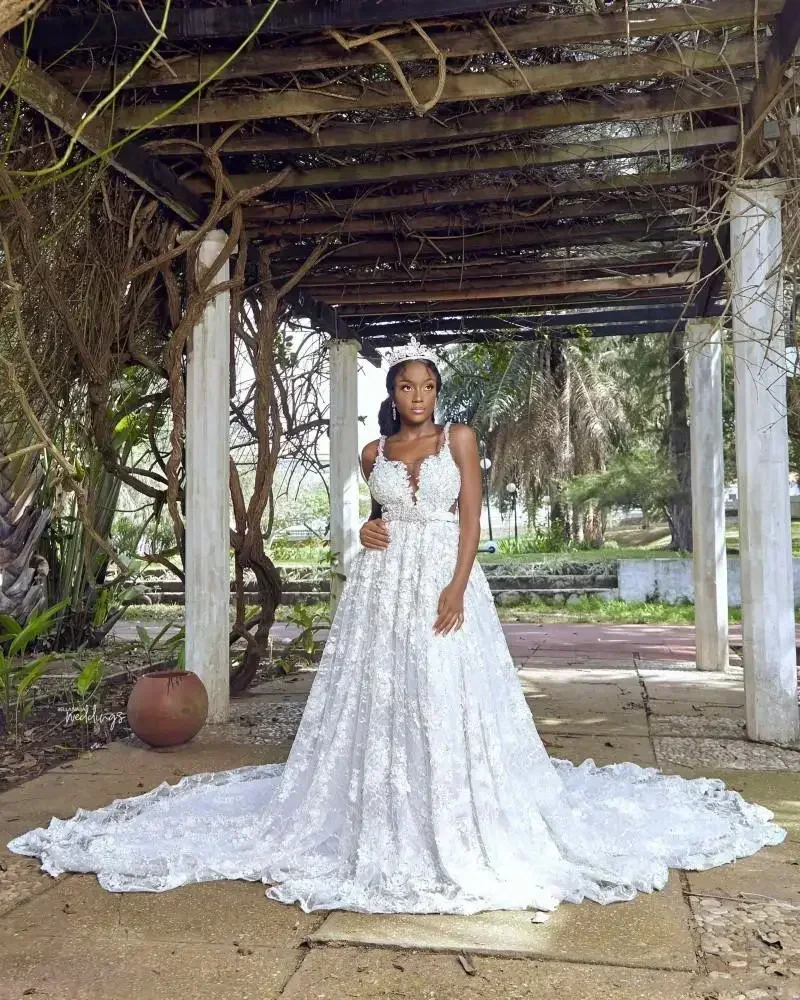 Robes de mariée de plage Spaghetti personnalisées dentelle africaine 3D ceinture en cristal florale balayage Train princesse jardin robes de mariée