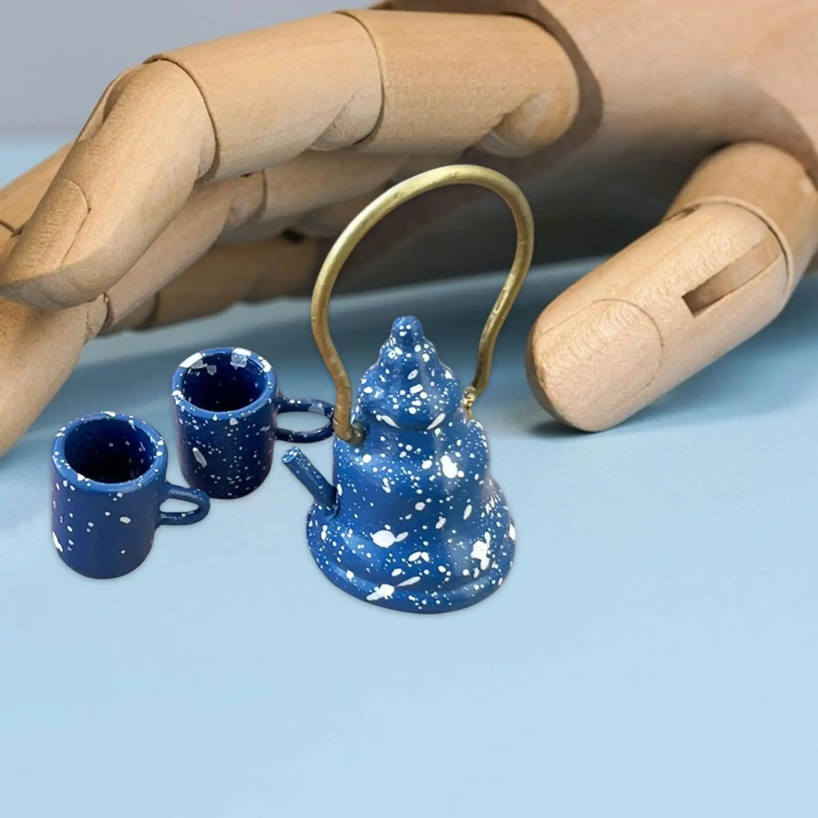 1:12 طقم أكواب شاي لبيت الدمى مع إبريق شاي لبيت الدمى في مطبخ ديوراما