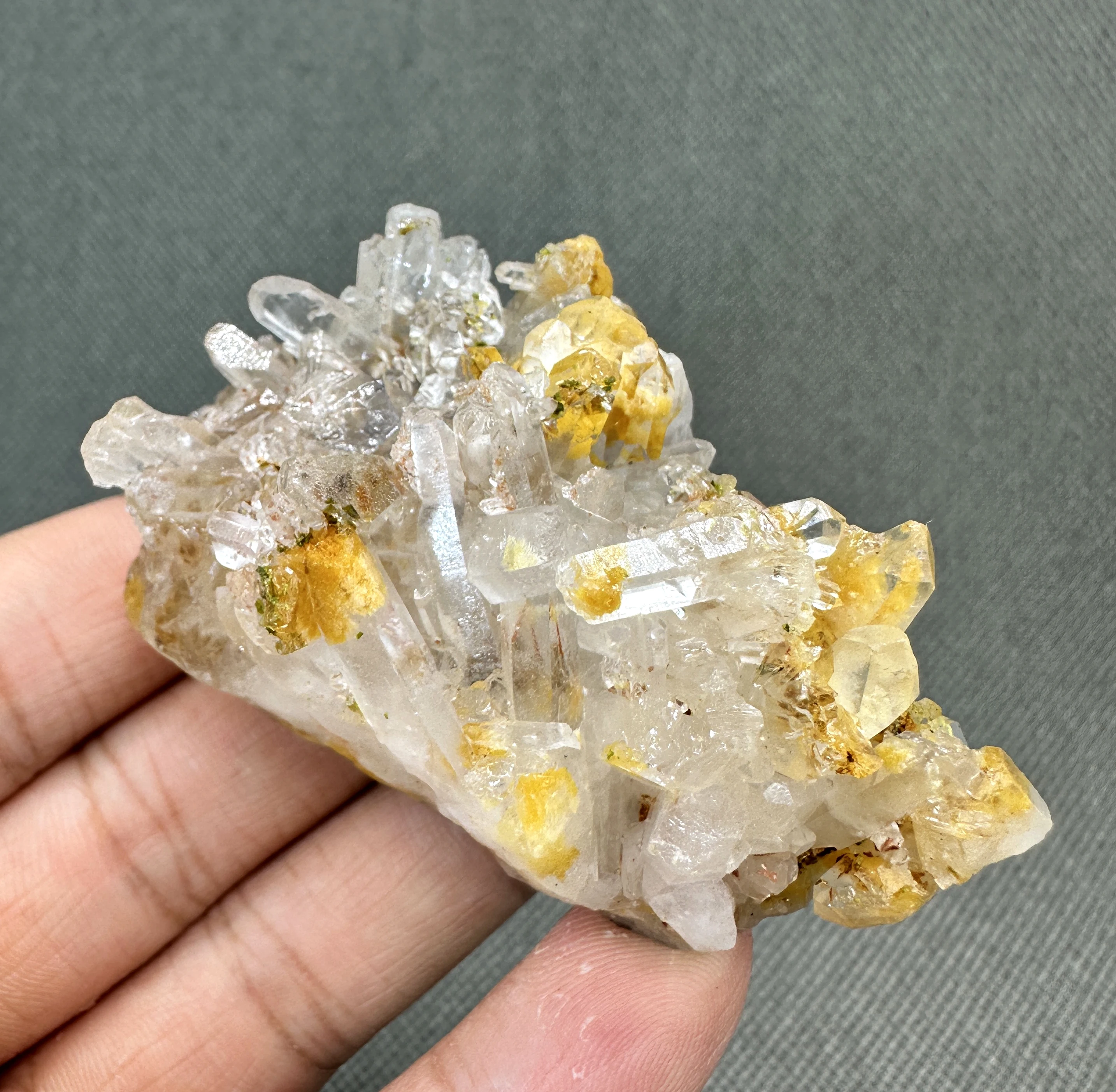 86 g Natural white crystal inclusion mineral specimens + healing quartz crystals and stones rock gemstone