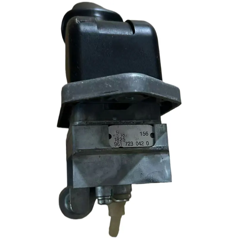 Truck Parts Air Brake Valve Hand Brake Valve Oem 9617230420 20718610 7420813849
