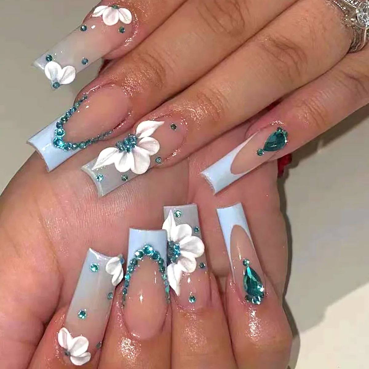 24 Uds. De uñas postizas de ataúd largo con diamantes de imitación de flores rosas con diseño de brillo de mariposa Argent, prensa en uñas postizas, Ballet usable