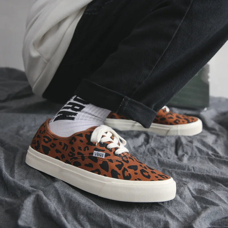 Leopard buty brezentowe buty mężczyźni moda męskie trampki przypadkowi oddychające buty Tenis Masculino Zapatillas Hombre Erkek Ayakkabi