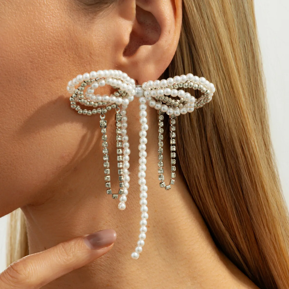 

SHIXIN Exquisite Imitation Pearl Bowknot Stud Earrings for Women Elegant Luxury Geometric Large Earrings Wedding Bridal Jewelry