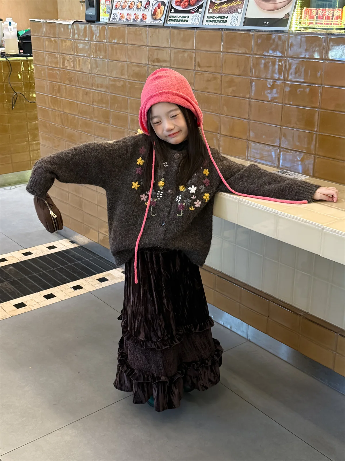 

Юбка средней длины для девочек, осень 2023, новое корейское издание, бархатная юбка принцессы с тортом, универсальная, мягкая и удобная для повседневной носки