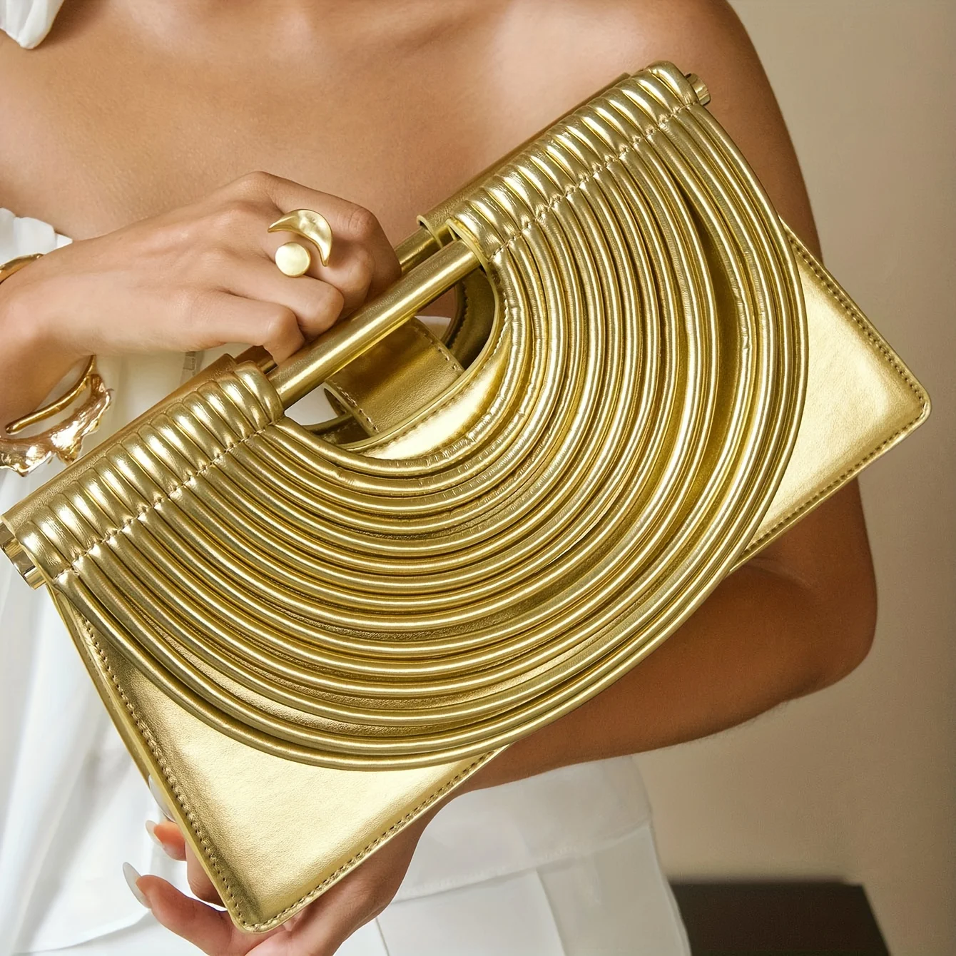 Bolsos de mano para mujer 2025, oro nuevo, marca de diseñador de lujo, bolsos de fideos tejidos a mano, Hobo de cuero, bolso de mano de noche plateado elegante
