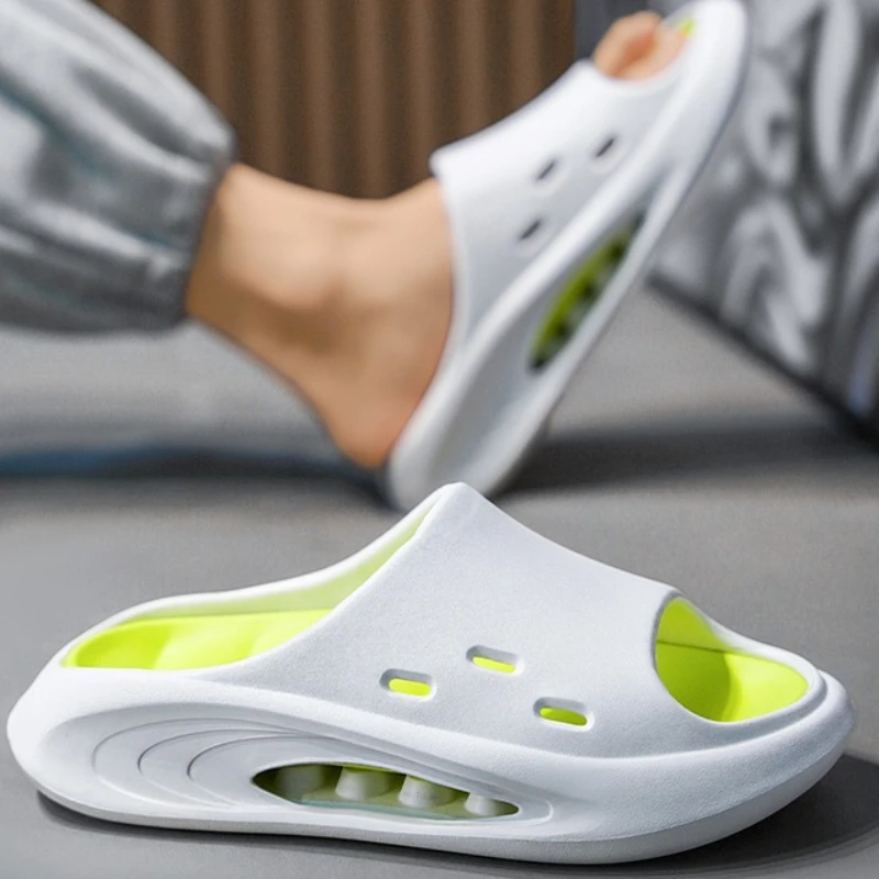 

Couple's Summer Large-sized Color-blocked Breathable Soft-soled Comfortable Lightweight and Fashionable Beach Sandals