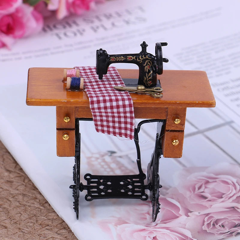 

1Pc Dollhouse Miniature Sewing Machine Model 1:12 Mini Simulation Furniture Sewing Machine Table Cloth Decor Accessories
