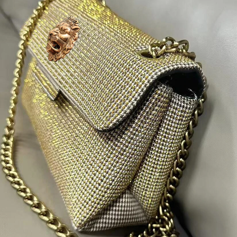 The new European lion bag with diamond embossing is a versatile single-shoulder crossbody eagle head bag and chain bag B8