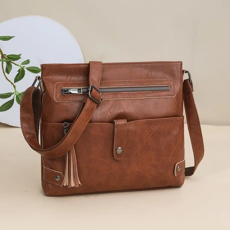 

Luxury Minimalist Classic Diaper Bag For Women Vintage Leather Large Capacity Tote Designer Elegant Stylish Commuter Bag
