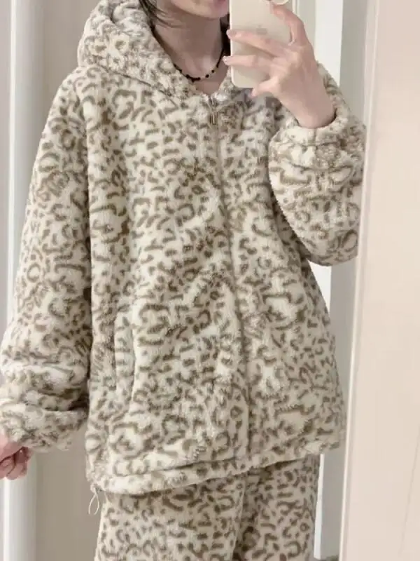 الملابس النسائية منامة لطيف نموذج جديد ليوبارد طباعة الشتاء الصوف مبطن رشاقته الدفء المرجان الصوف Homewear دعوى