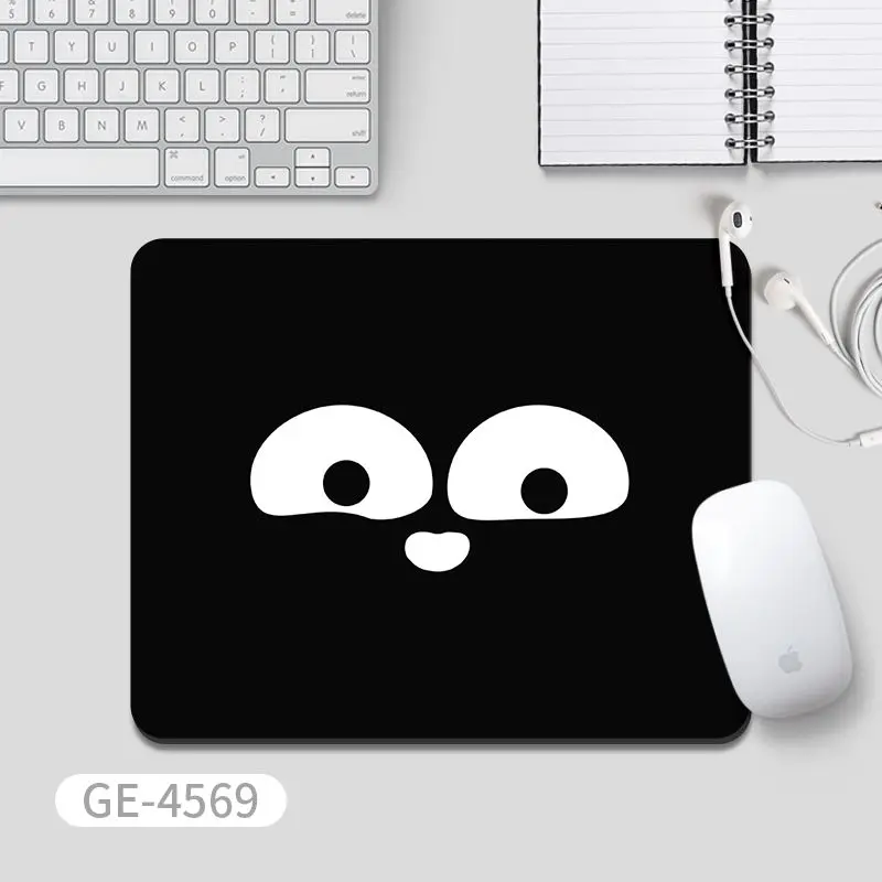 Simpatico tappetino per mouse in gomma Kawaii con espressione degli occhi per PC Gamer Decorazione desktop Tappetino per mouse da ufficio Tappetino da scrivania Bordo cucito