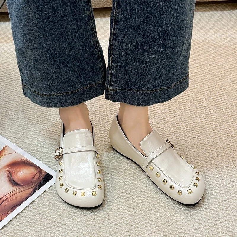 Flache Damen-Einzelschuhe Retro-Stil - usage example
