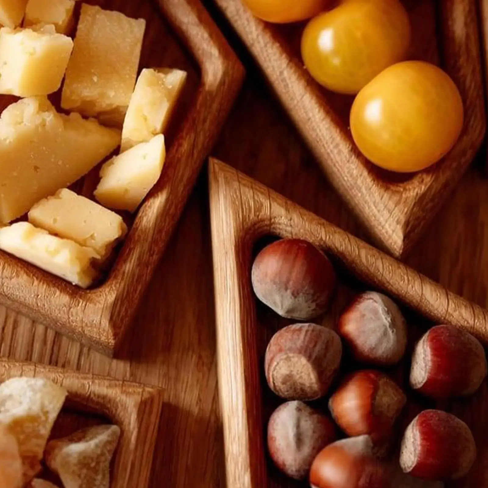 صينية تقديم خشبية لوح فحم 8-بتلة قابلة للفصل مقسمة طبق للوجبات الخفيفة صينية ألغاز من الخشب الطبيعي لإفطار المطبخ