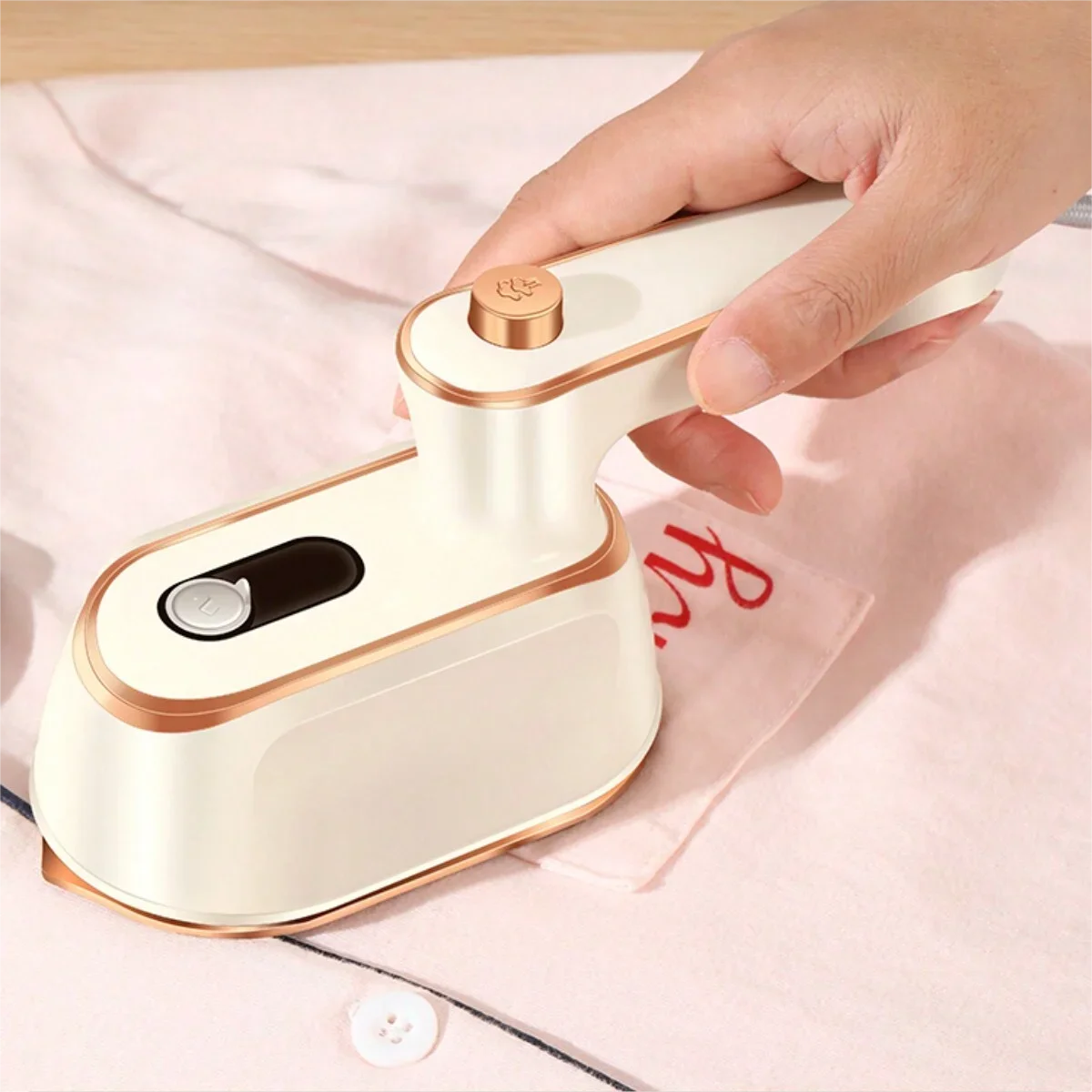 

Foldable mini steam iron Steam iron, strong penetration steam to remove wrinkles, suitable for clothes, wool, poly, silk, linen,